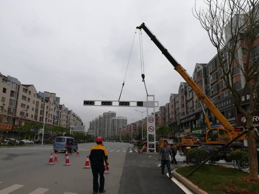 醴泉路信号灯安装
