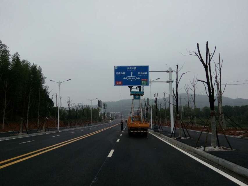 梧桐路指路标志安装